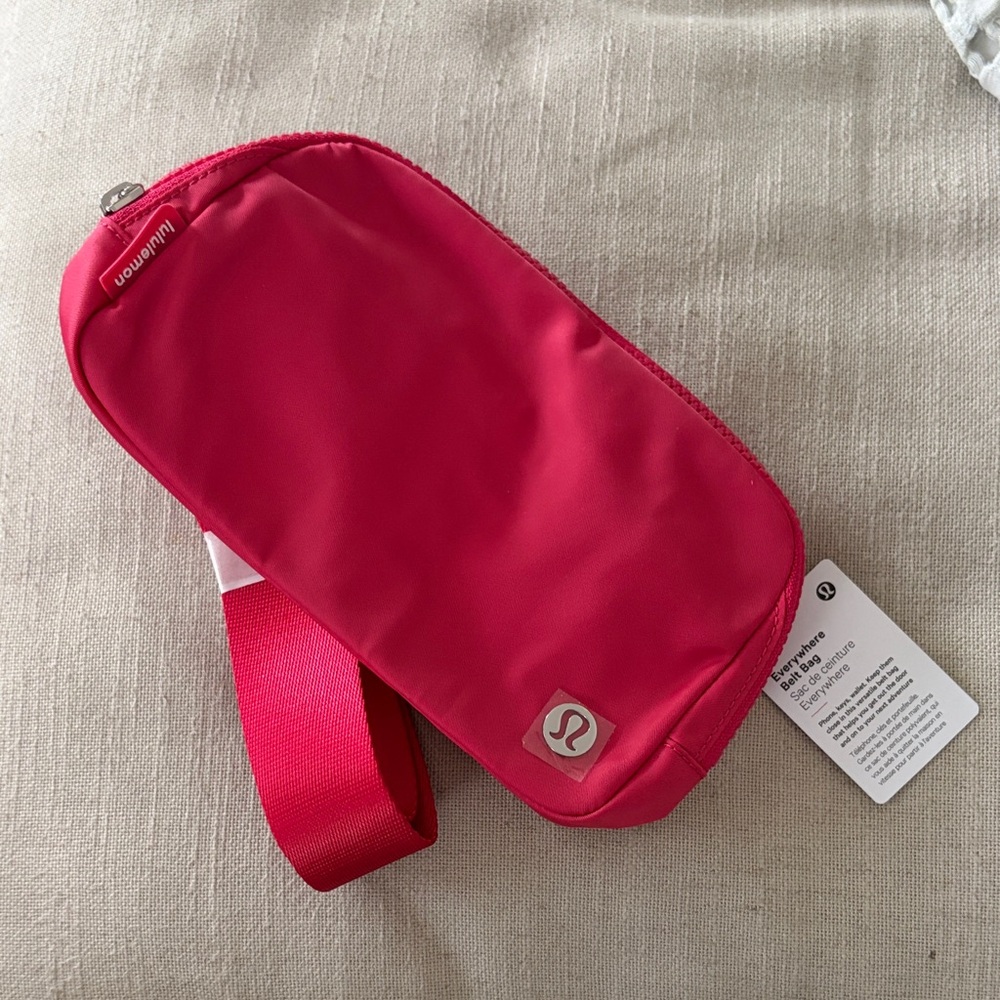 NWT lululemon everywhere belt bag pink